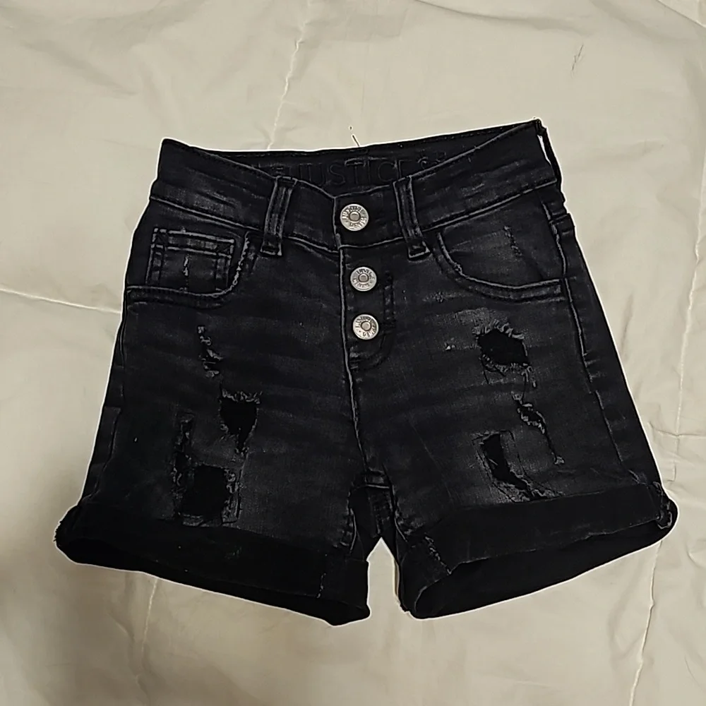 Justice Girls youth black shorts. Sz 7! High rise, snap Buttons! Easy!!